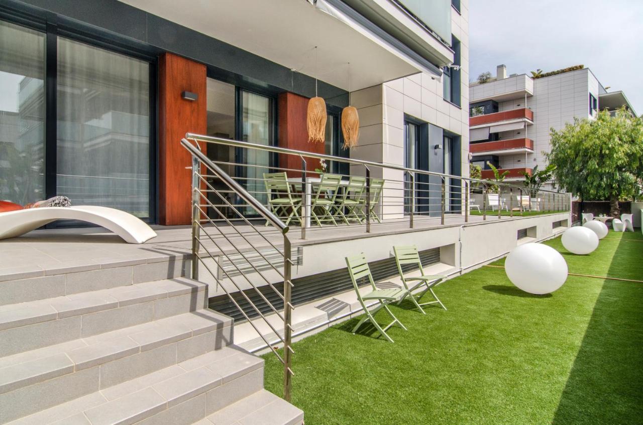 Sitges Spaces Garden Paradise 3 Bedroom, 3 Bathroom, Huge Private Garden-Terrace, Pool- Sleeps Up To 8 Bagian luar foto