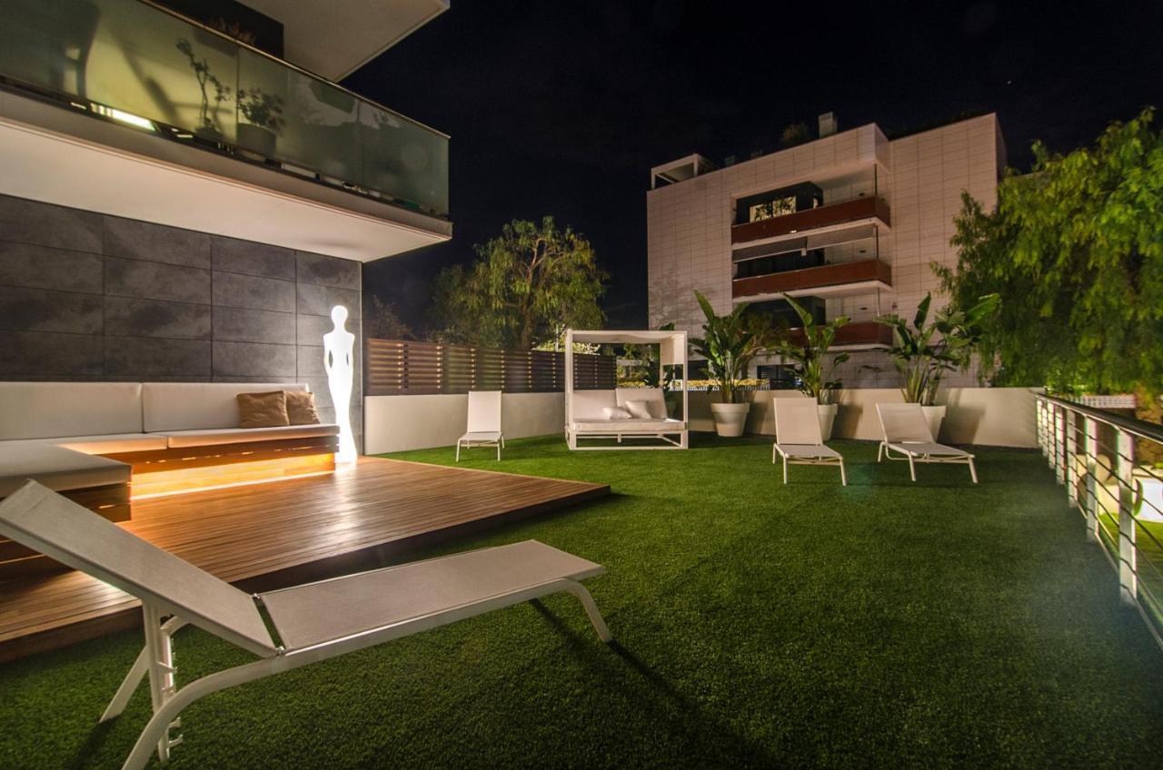 Sitges Spaces Garden Paradise 3 Bedroom, 3 Bathroom, Huge Private Garden-Terrace, Pool- Sleeps Up To 8 Bagian luar foto
