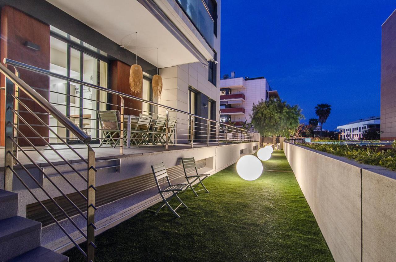 Sitges Spaces Garden Paradise 3 Bedroom, 3 Bathroom, Huge Private Garden-Terrace, Pool- Sleeps Up To 8 Bagian luar foto