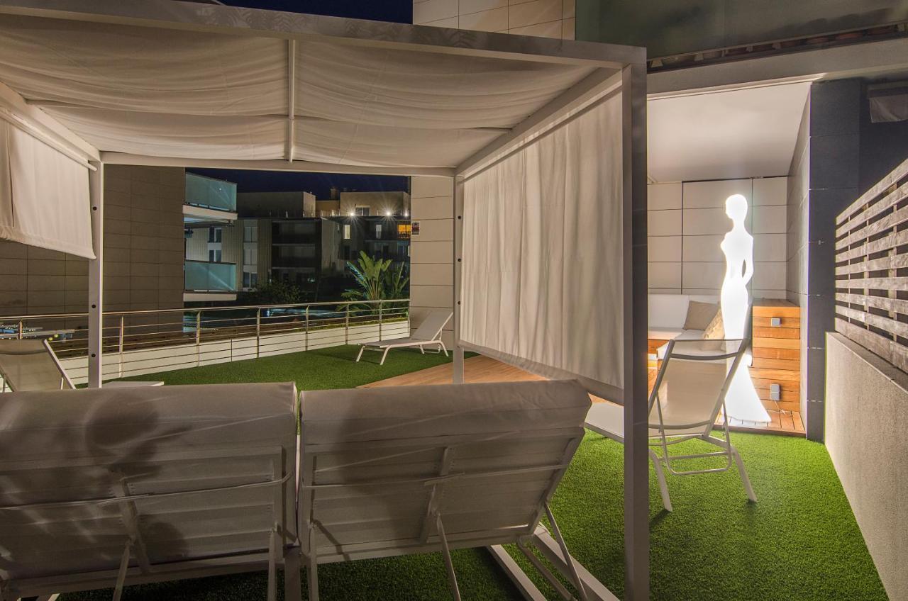 Sitges Spaces Garden Paradise 3 Bedroom, 3 Bathroom, Huge Private Garden-Terrace, Pool- Sleeps Up To 8 Bagian luar foto
