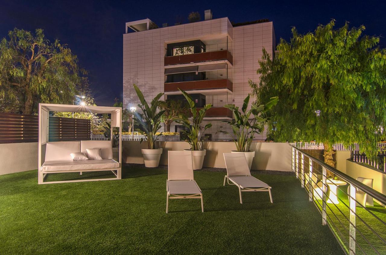 Sitges Spaces Garden Paradise 3 Bedroom, 3 Bathroom, Huge Private Garden-Terrace, Pool- Sleeps Up To 8 Bagian luar foto