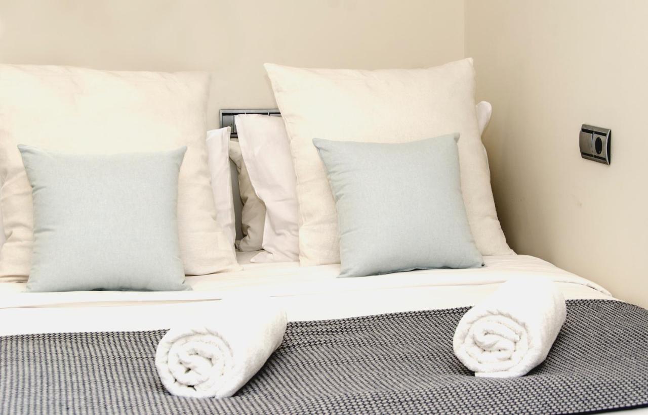 Sitges Spaces Garden Paradise 3 Bedroom, 3 Bathroom, Huge Private Garden-Terrace, Pool- Sleeps Up To 8 Bagian luar foto
