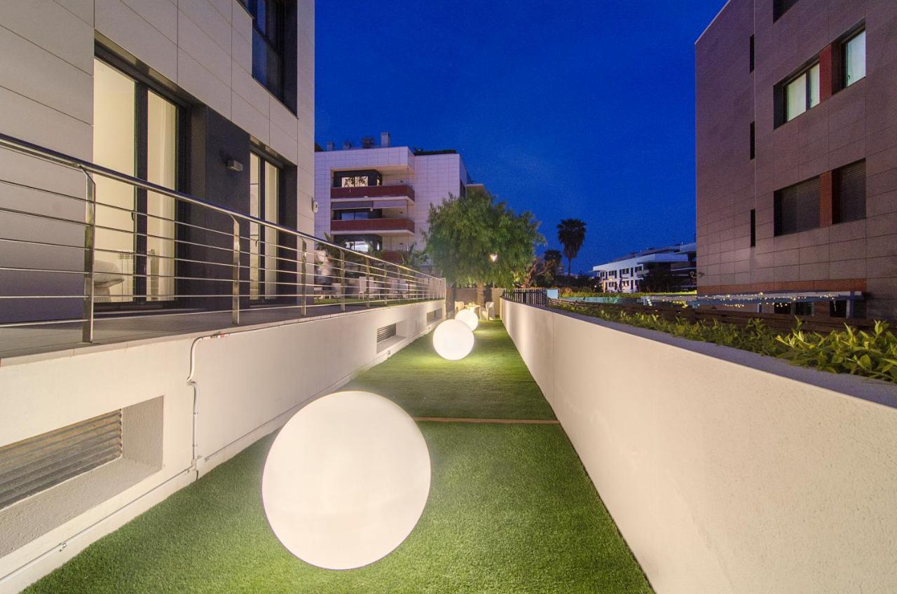 Sitges Spaces Garden Paradise 3 Bedroom, 3 Bathroom, Huge Private Garden-Terrace, Pool- Sleeps Up To 8 Bagian luar foto